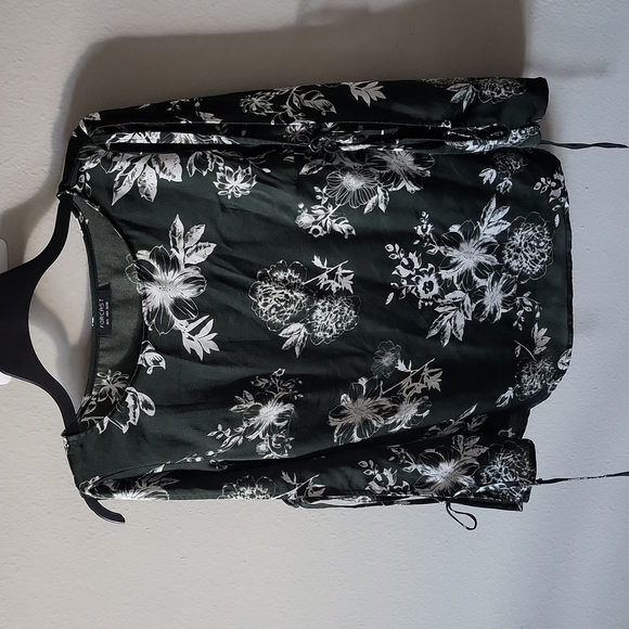 FORCAST WOMEN'S TOP. - Picture 3 of 10